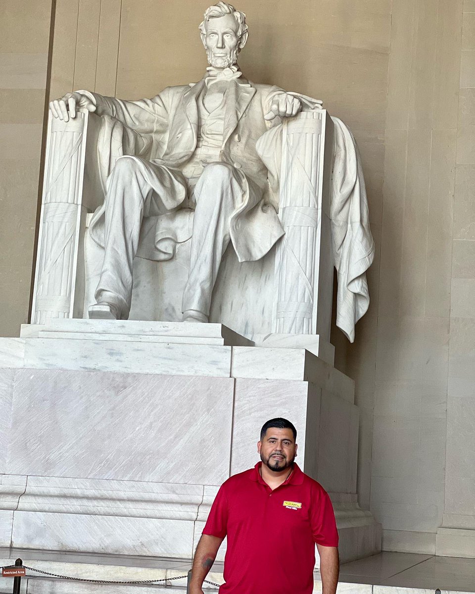 JBHuntDrivers's tweet photo. Before #JBHuntDriver José’s monumental moment tomorrow during the DOL’s Hall of Honor ceremony, he took some time to visit some of our nation’s monuments! #DOLHonorsWorkers https://t.co/woa5RbY8Jj