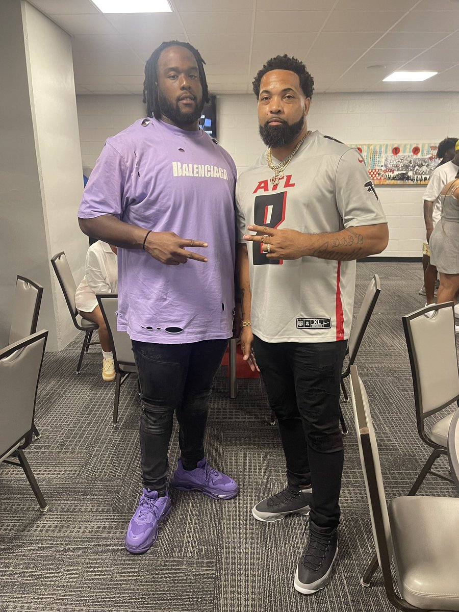 IAMSTAYFRESH's tweet photo. @AtlantaFalcons It’s all good lil cuz https://t.co/l2bFB01UU2