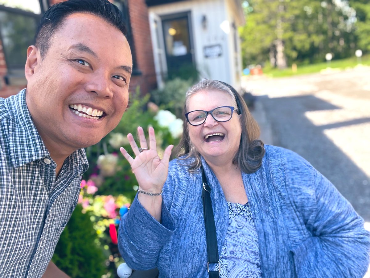 RB33 Ron Beleno (@rb33canada) on Twitter photo One of my fave #breakingbread lunches this year…
with dearest friend <a href="/BKraayenhof/">Bea Kraayenhof</a> 🥰, my veggie gardening gal pal <a href="/StaceyHawkins/">Stacey Hawkins</a> 👩🏼🌾
+ Gillian Barrie (Exec. Dir.) &
Dawn Hannah <a href="/dhannah24/">Dawn Hannah</a> (Mgr. Community Programs) <a href="/AlzheimerDurham/">Alzheimer Society of Durham Region</a>
#dementia #caregiving #carepartner #alzheimers One of my fave #breakingbread lunches this year…
with dearest friend <a href="/BKraayenhof/">Bea Kraayenhof</a> 🥰, my veggie gardening gal pal <a href="/StaceyHawkins/">Stacey Hawkins</a> 👩🏼🌾
+ Gillian Barrie (Exec. Dir.) &
Dawn Hannah <a href="/dhannah24/">Dawn Hannah</a> (Mgr. Community Programs) <a href="/AlzheimerDurham/">Alzheimer Society of Durham Region</a>
#dementia #caregiving #carepartner #alzheimers