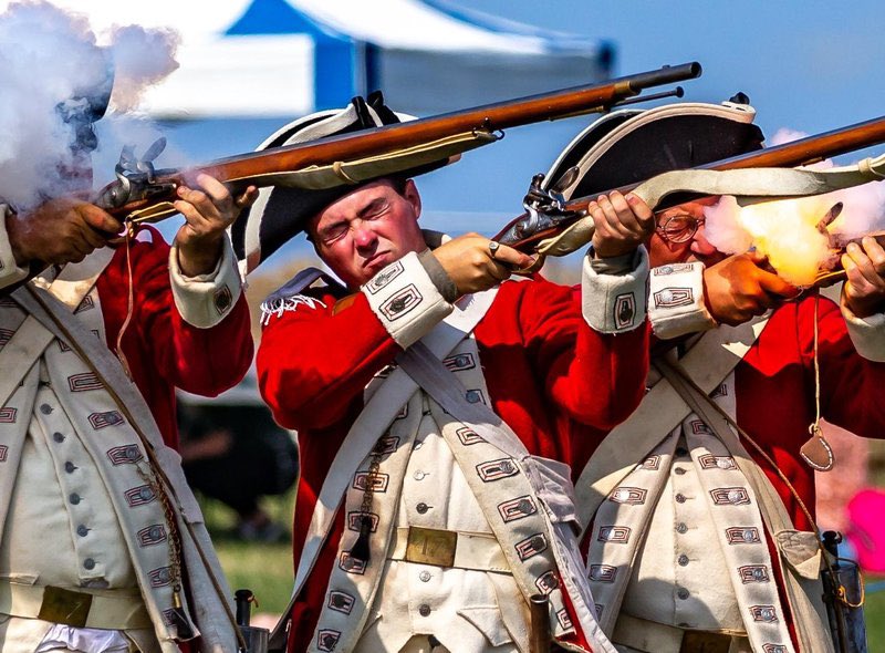 Cracking shot from Whitby History Experience by Brian Murfield original article <a href="/TheScarboroNews/">The Scarborough News</a> website #redcoats #18thcentury #awi #americanwarofindependence #revwar #reenactment #reenactor #whitby #brownbess  #muskets #fire