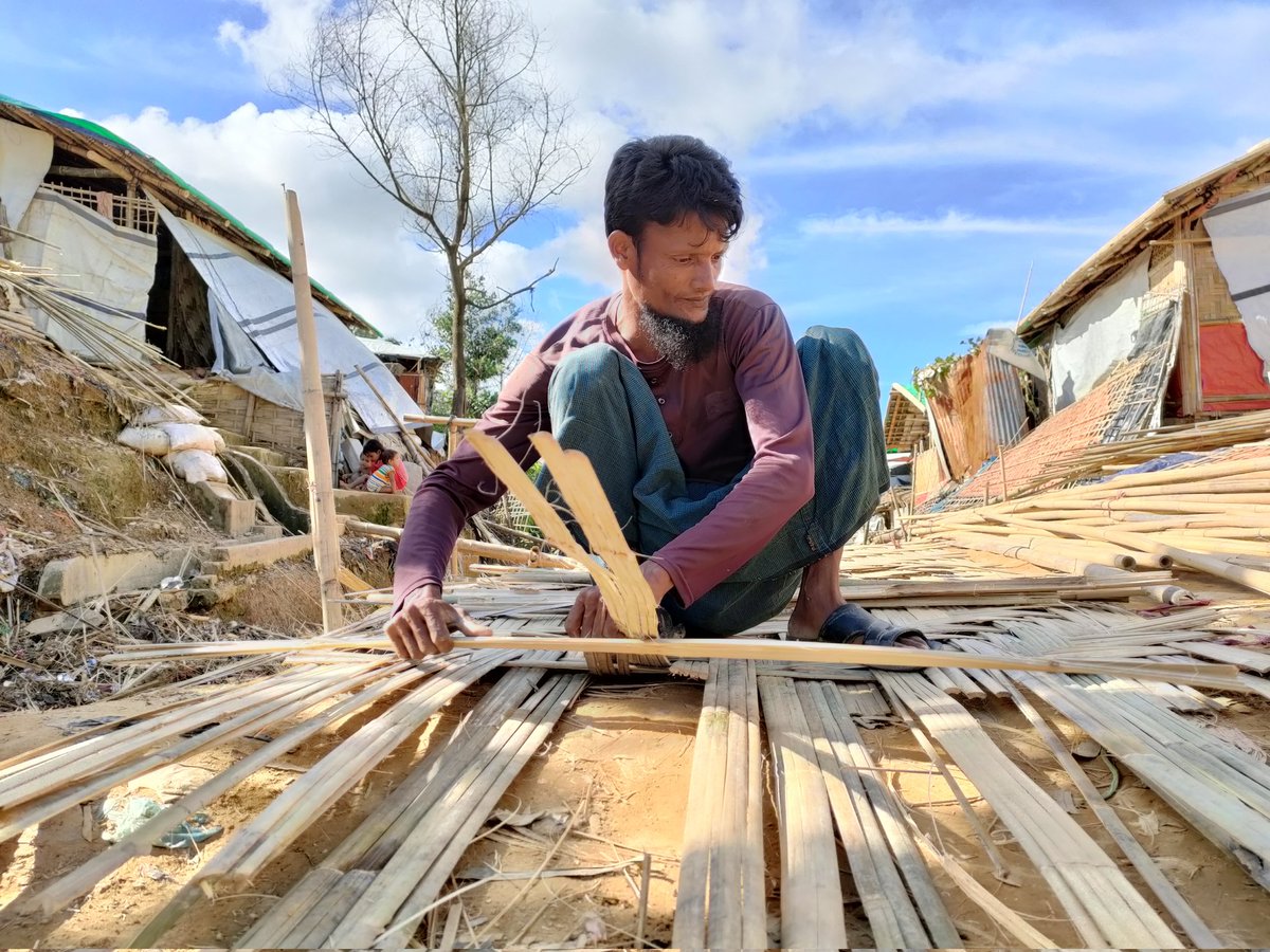 AlomShaker's tweet photo. Rohingya people are being busy with shelter construction (bamboo and tarpoline) in the largest Rohingya refugee camp cox's bazaar, bangladesh. 🇧🇩

#Rohingya 
#refugeecrisis 
#constuction 
#bamboohouse 
#tarpuline 
#shelter 
#coxbazar  
#refugeecamp 
📸_ @AlomShaker https://t.co/eou7NVdNlX