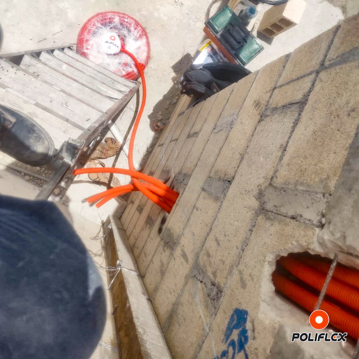 poliflex's tweet photo. ¡Instalaciones seguras en Mérida!
Javier Antonio Chi nos comparte su proyecto con Poliflex Naranja.
#Obra #Electricistas #Poliflex #InstalacionesEléctricas #Canalización https://t.co/FdrHliXc13