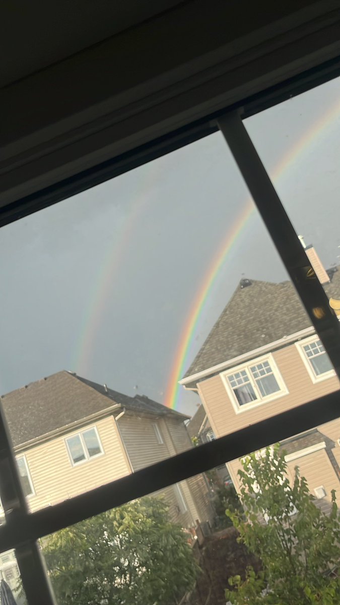 JordanS01887531's tweet photo. Aftermath of the storm in Ottawa 🌈 #ottawa #onstorm #ONstorm #storm https://t.co/MRyUsLarI7