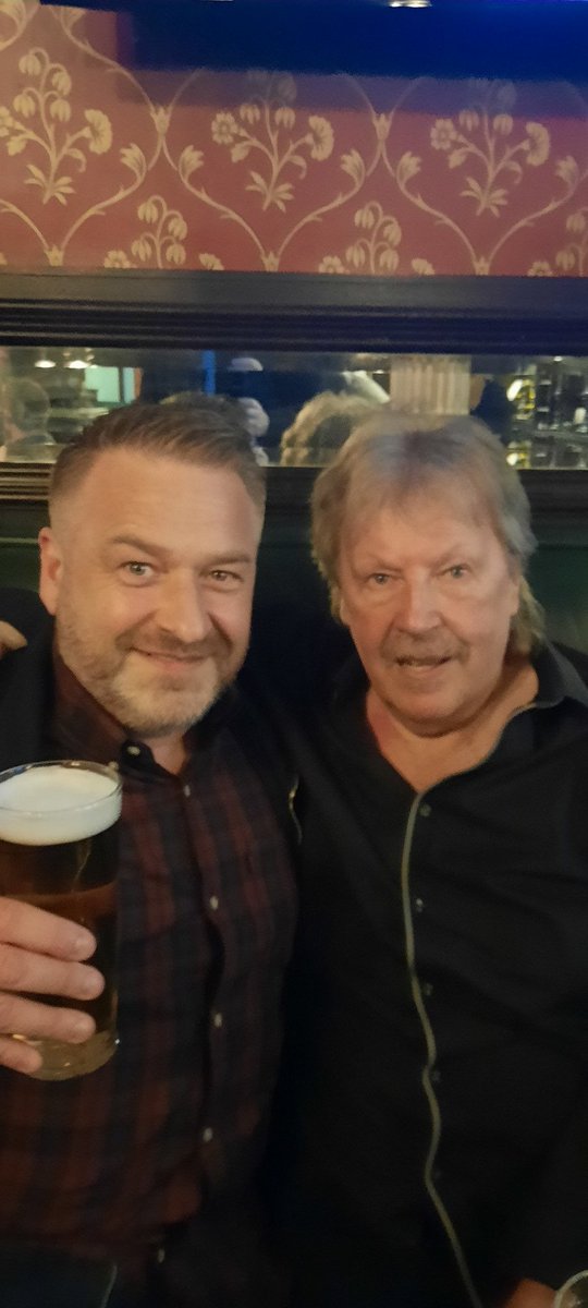 cambridgebarber's tweet photo. Me and @rodstewart in Robinsons Bar Belfast a while back.
Bought him a whiskey and the miserable shite didn't even buy me one back.
#SomeGuysHaveAllTheLuck https://t.co/eO030DpuFM