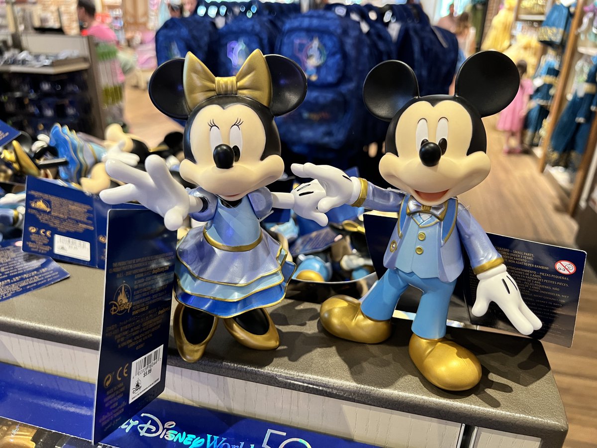 mickeynet028's tweet photo. 50thグッズはどんどん新しくなっている感じでしたー。
5月に来た時にあったフィギュアが無くなってた...😱 あとミントタブレットもなかった...😭
やはり欲しいと思った時にゲットしておかないとなくなっちゃう可能性ありありですねー。
#MNWDW #WDW #2022Aug https://t.co/QOfuW33NDB