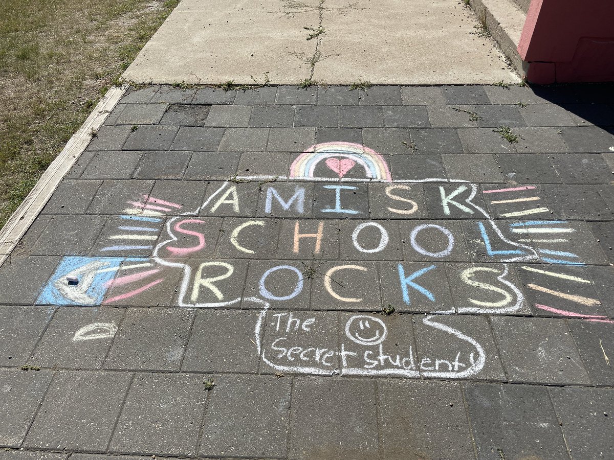 AmiskSchool's tweet photo. Positive Community Vibes
We accidentally left our sidewalk chalk bucket outside after school last night. We returned this morning to find an amazing message from a mystery artist! To whoever left us this message, thank you! You made our day! #amiskschool #btpstogether https://t.co/C8pO7NcOh1