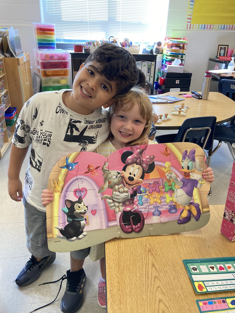 MsRuttenbergFH's tweet photo. Making friends in kindergarten 😍#fhhighlights https://t.co/T6kMaS5L55