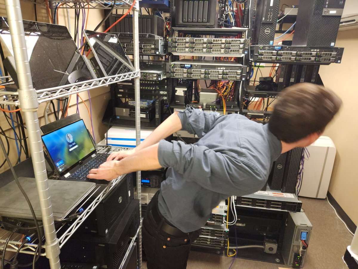 _Carter139's tweet photo. Please enjoy these stock IT guy photos of me @ work https://t.co/DLpmku6UVT