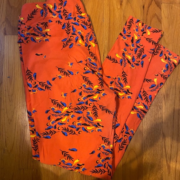 So good I had to share! Check out all the items I'm loving on <a href="/Poshmarkapp/">Poshmark</a> from <a href="/thehonestcart/">The Honest Cart</a> #poshmark #fashion #style #shopmycloset #tyr #romy #lularoe: posh.mk/XoxETs55Wsb