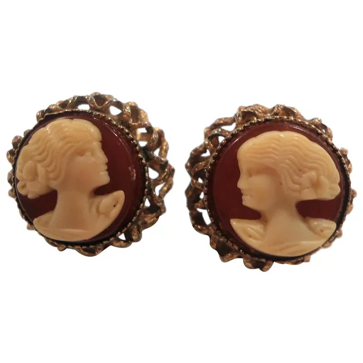 ClarasJewelry's tweet photo. Unusual Cameo Lady With Big Detailed Hair Adjustable Screw On Earrings
#rubylane #vintage #retro #jewelry #cameo #carvedshell #brooch #necklace #goldfilled #designer #vintagebeginshere #jewelryaddict #diva #glam #fashionista
https://t.co/E6S4lLtSRd https://t.co/FV6zAHzN69