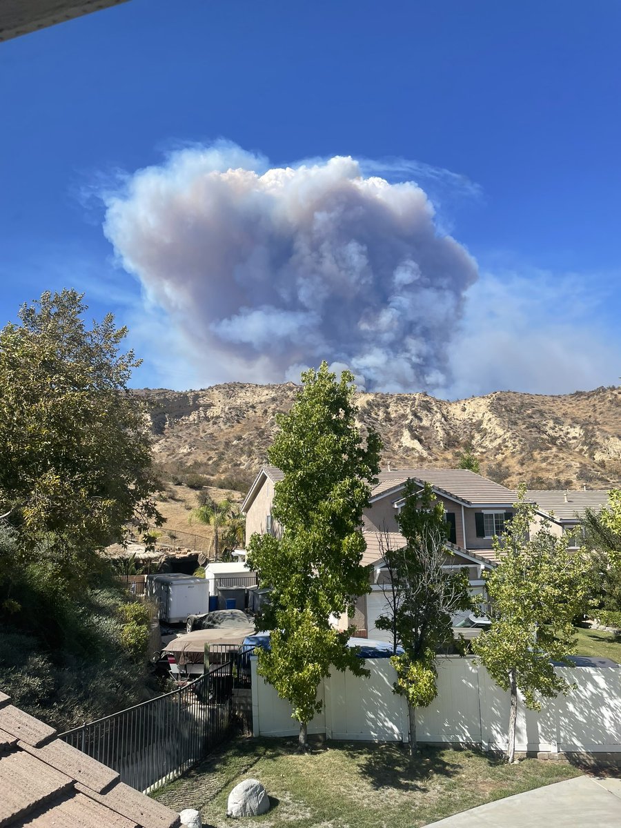 Outside my window on hillcrest parkway. #routefire