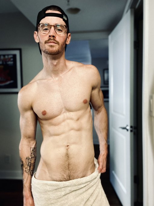 50% off my VIP OF page today only. That&rsquo;s where I&rsquo;ll be dropping this towel. Just sayin. 😳 https://t<a href="/tag/shibari"class="tags"><span>#shibari</span></a><a href="/tag/ropeart"class="tags"><span>#ropeart</span></a>