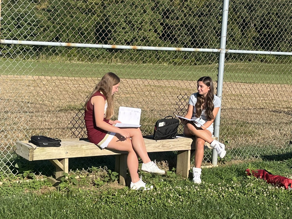 jennrettig's tweet photo. Today’s weather was perfect for classmate interviews. #writingworkshop https://t.co/Ee0VQrZJTL