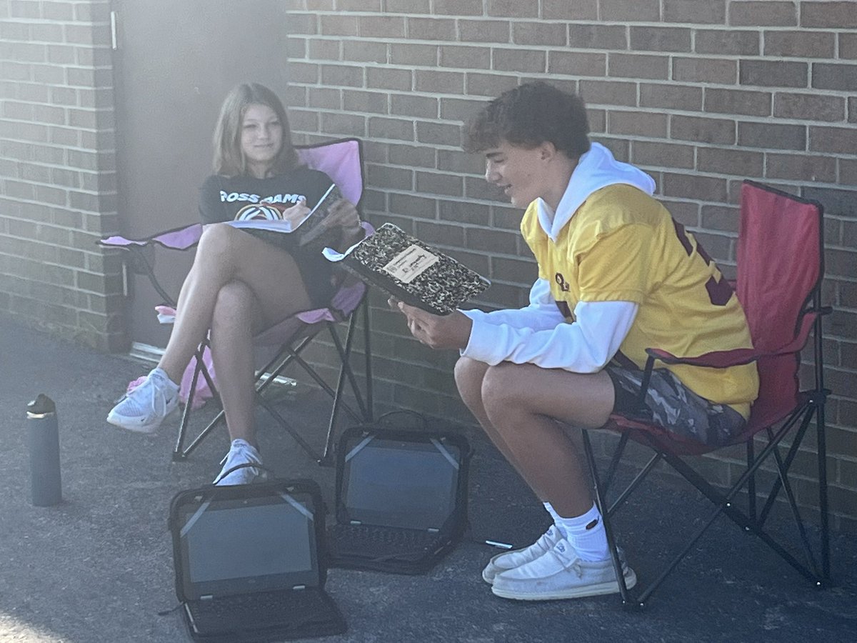 jennrettig's tweet photo. Today’s weather was perfect for classmate interviews. #writingworkshop https://t.co/Ee0VQrZJTL