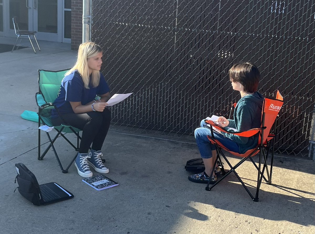 jennrettig's tweet photo. Today’s weather was perfect for classmate interviews. #writingworkshop https://t.co/Ee0VQrZJTL
