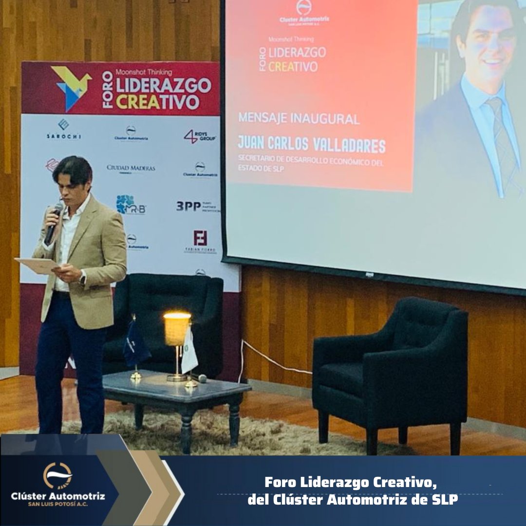 CAutomotrizSLP's tweet photo. Agradecemos la asistencia de @jc_valladares Carlos Valladares Secretario de @sedecoslp y de @NestorEdelaG Secretario de @STPSSLP Por acompañarnos en el foro de liderazgo del #CASLP. https://t.co/9hn9X6pCxJ