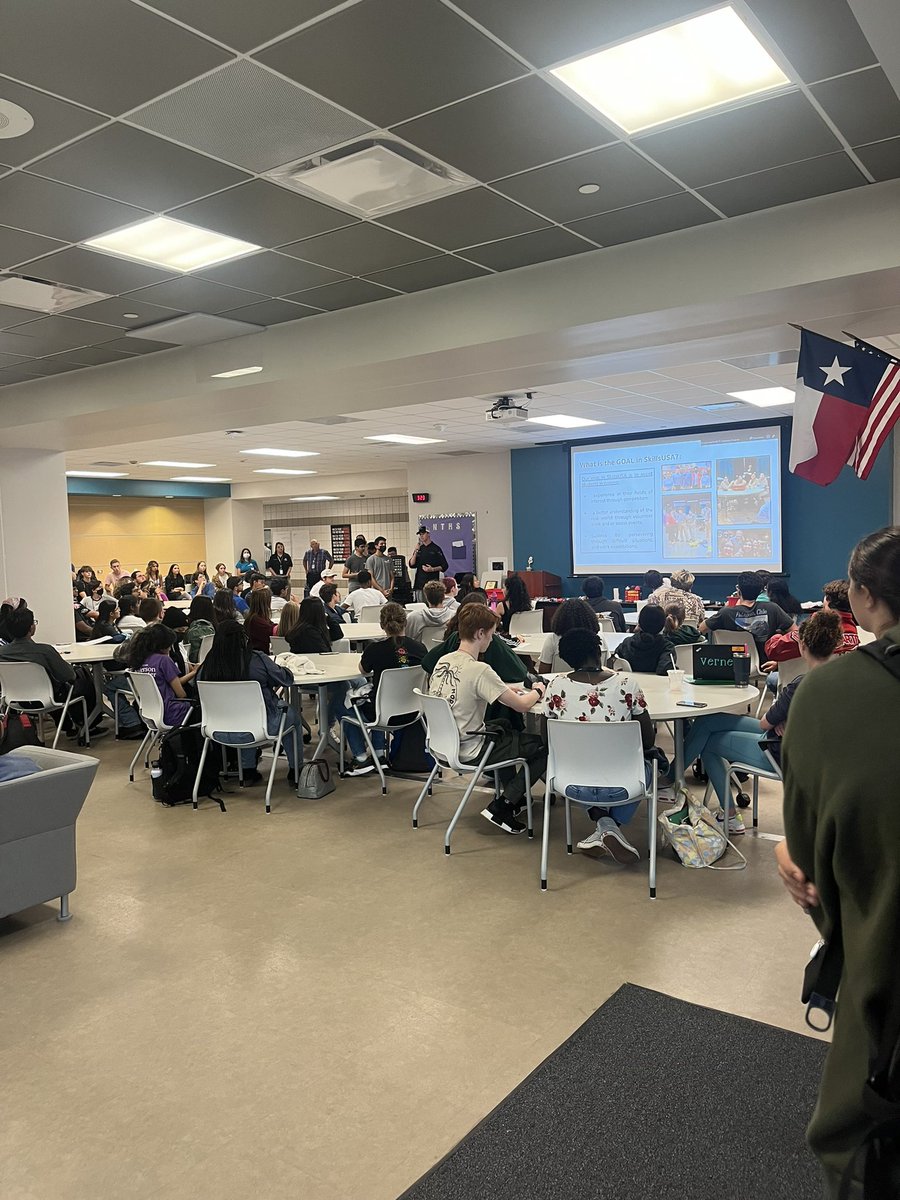 MCTC_MET's tweet photo. What an overwhelmingly great way to kickoff our first #skillsusatx meeting. We had several students unable to be here and STILL managed to run out of space. We’re going to need a bigger bus… #ourtimeisnow https://t.co/qeS1i2uBGS