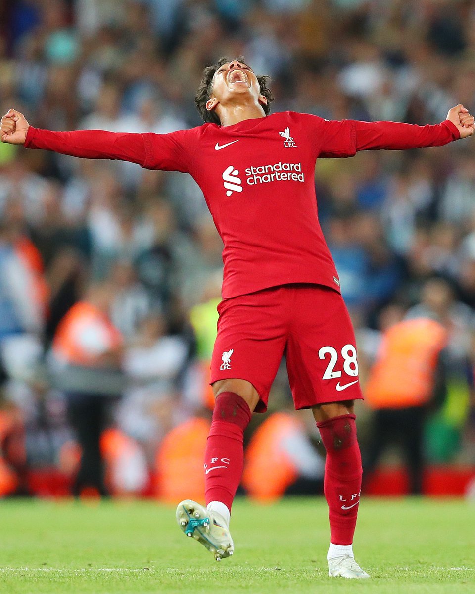 LFC's tweet photo. Saturday: First Reds goal
Tuesday: Celebrates his 20th birthday
Wednesday: 98th minute winner 

It's not been a bad few days for Fabio 😆 https://t.co/pxPbfNEIMN