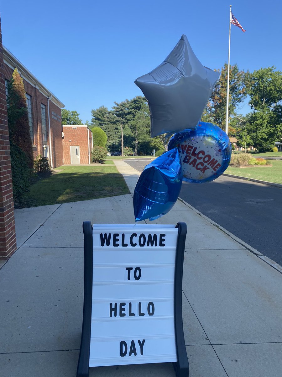_MrsDunham's tweet photo. We welcomed our new 4th graders and their families today at Riverfront School! So excited to start the 22-23 school year with staff tomorrow! https://t.co/cl8CcgbUfs