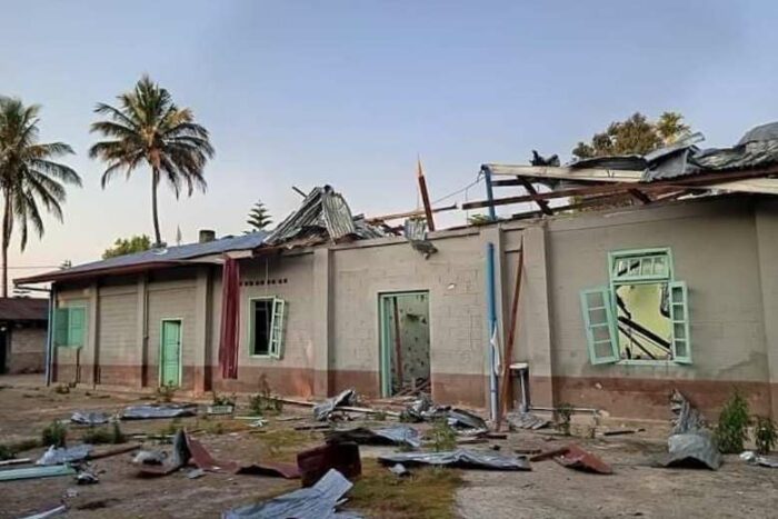 gustavokralj's tweet photo. Myanmar Christians Flee to India 
Hundreds of people from Myanmar’s Christian-stronghold Chin state have been forced to flee to neighbouring Mizoram state...
https://t.co/LhpgojKeMj
#Asia #Newsdeskinbox 
#Asia #AungSanSuuKyi #cardinal #CatholicNews #Chinsta... https://t.co/wpI2VTiKzf
