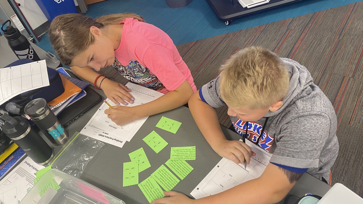 MisterNeidert's tweet photo. Dividing fractions can be a tough… sometimes it helps to learn from a partner.  #mtbos #6thGradeMath #greatatlake https://t.co/c4nl2QMqDv