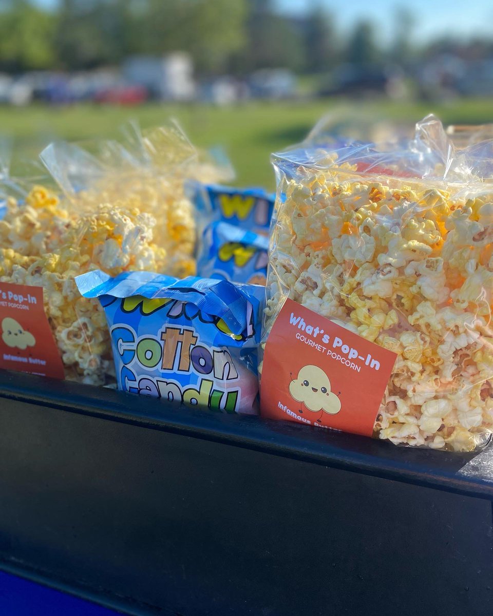 Our Delaware North Sportservice team from @HighmarkStadm is ready for hungry movie-goers in @bfloparks MLK Park! Thank you, @CPeoplesStokes for another great summer of free movies for Buffalo’s families. #whatspoppinpopcorn