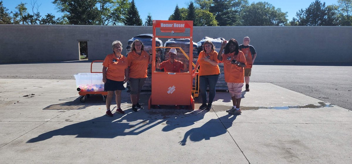 3807Met's tweet photo. Always happy to see  3807 MET team squeezing in time to participating in store activities. Building strong relationships all year long! https://t.co/jtGDWssgOj