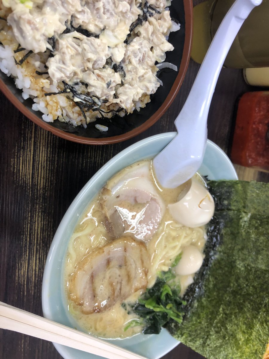 SHIKI41376028's tweet photo. 終わりよければ全てよし、、、

平和は微笑みから始まります、、、

人を笑顔にできる強さがあればいい。

#ミナミ　#ホスト　#春夏秋冬　#シキ　#SHIKI #難波　#allgroup #大阪 #お酒 #イケメン #ハマりおじさん ＃ぽい言葉 https://t.co/Bbn3CNuZ6u