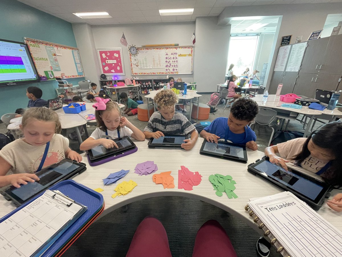 Mrs. Thompson (@h_thompson5) on Twitter photo Practicing making 2D shapes with our online geo-boards!🔺🔸▫️ #owlaboutthebest <a href="/cfisdmcgown/">@cfisdmcgown</a> Practicing making 2D shapes with our online geo-boards!🔺🔸▫️ #owlaboutthebest <a href="/cfisdmcgown/">@cfisdmcgown</a>