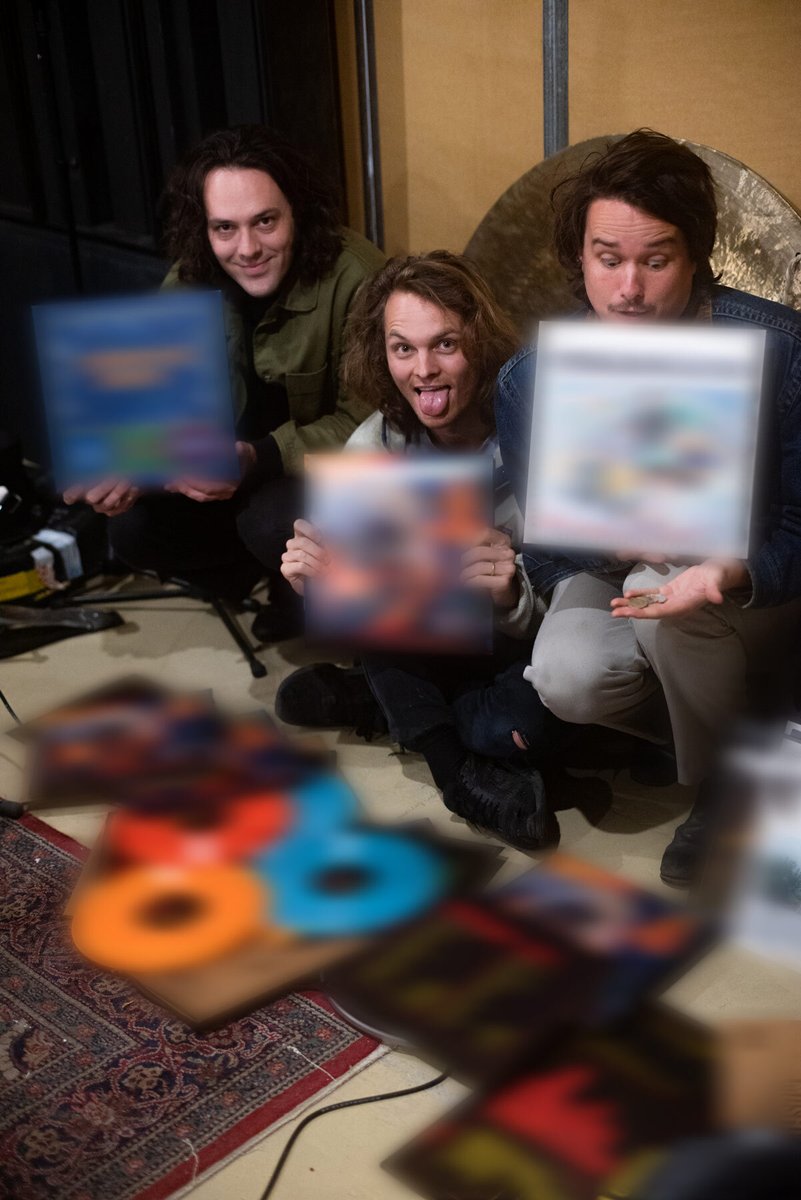 kinggizzard's tweet image. Hiiiiiiii friends

We are releasing 3 albums in October

Pre-order all of them Sept 7 from Gizzverse

Melbourne 10pm
New York 8am
Los Angeles 5am
London 1pm

REALLY excited to show you all ❤️