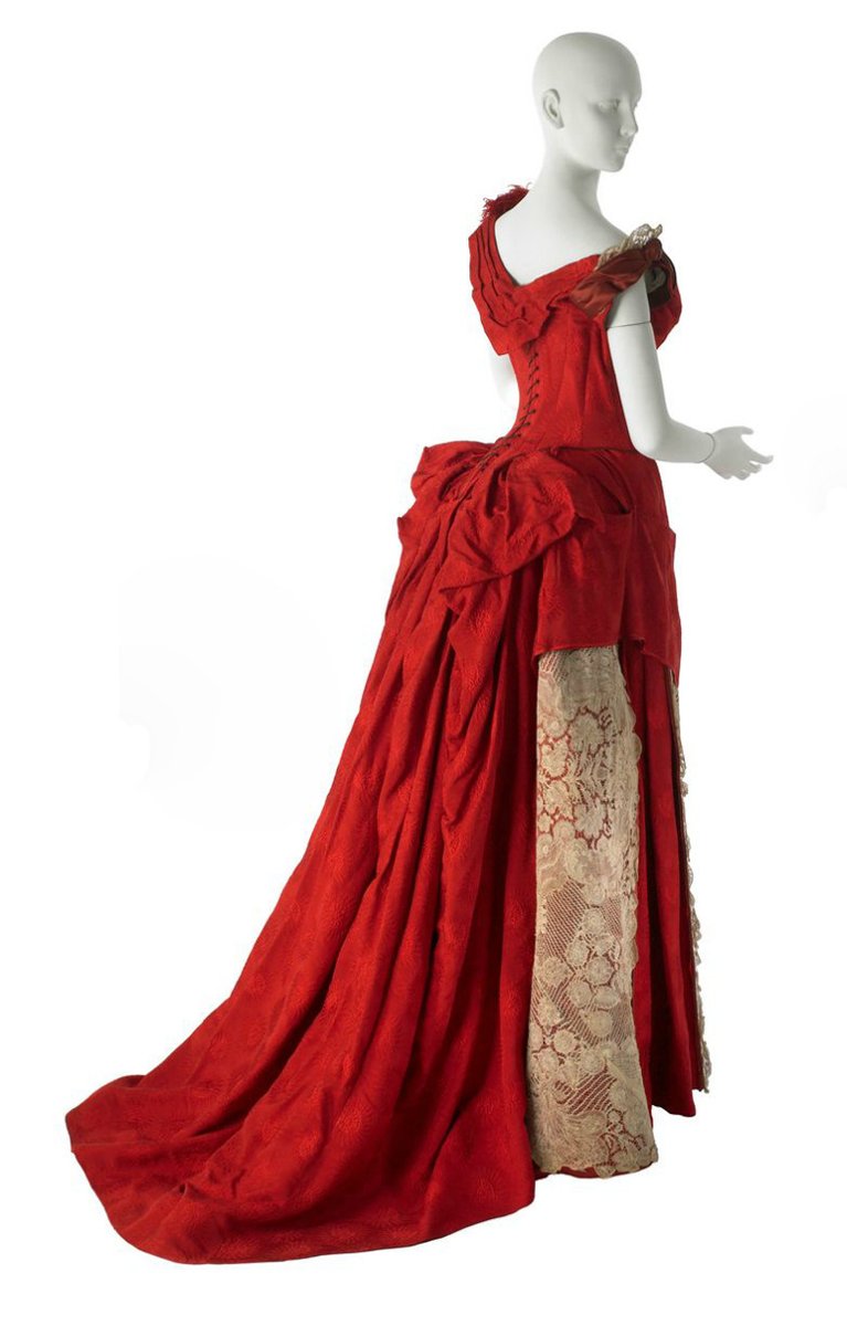 wikivictorian's tweet photo. Evening dress by House of Worth, 1887-88. Museum of the City of New York. https://t.co/BYmgsWA4Lh