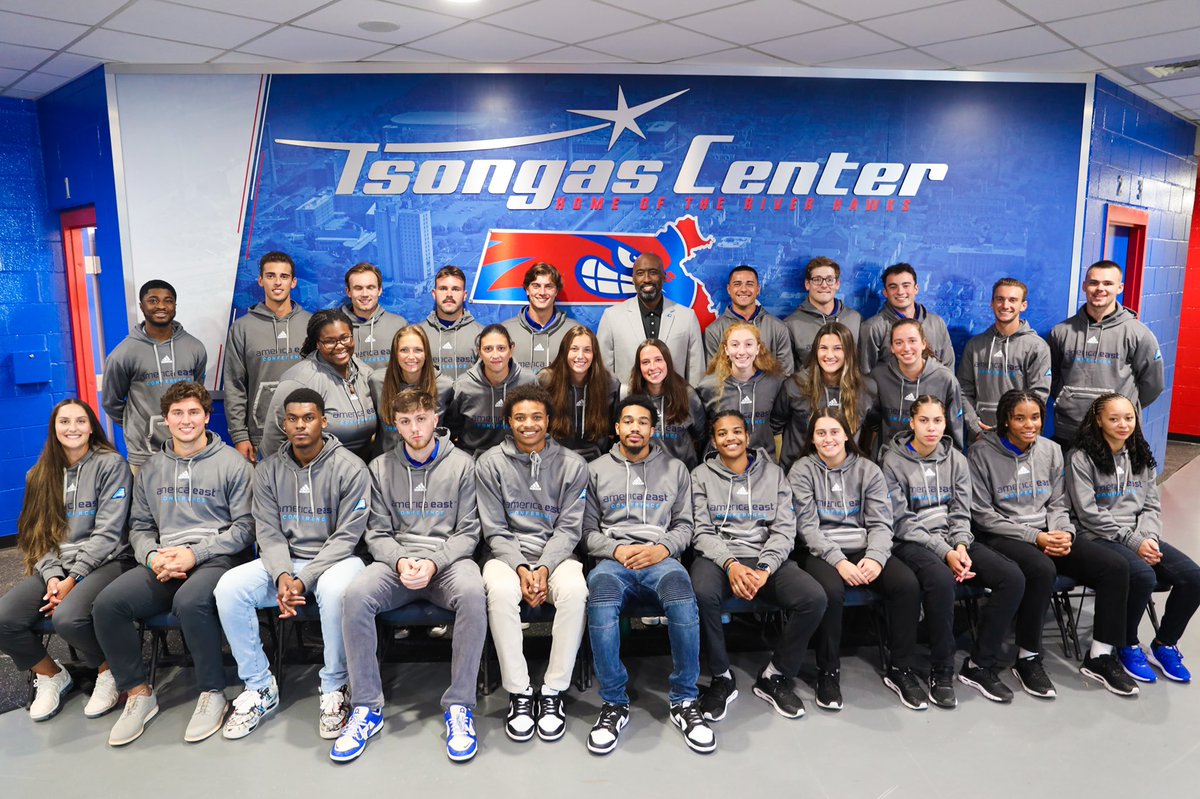 Hey <a href="/RiverHawkNation/">UMassLowellAthletics</a>, grey looks great on you 🔥 #AEFitCheck