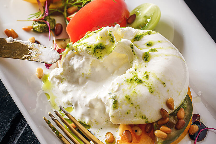 alfher_13's tweet photo. Nunca he probado la Burrata, pero, por culpa de tiktok tengo DEMASIADAS ganas de probarla https://t.co/6UfbYNjkYi