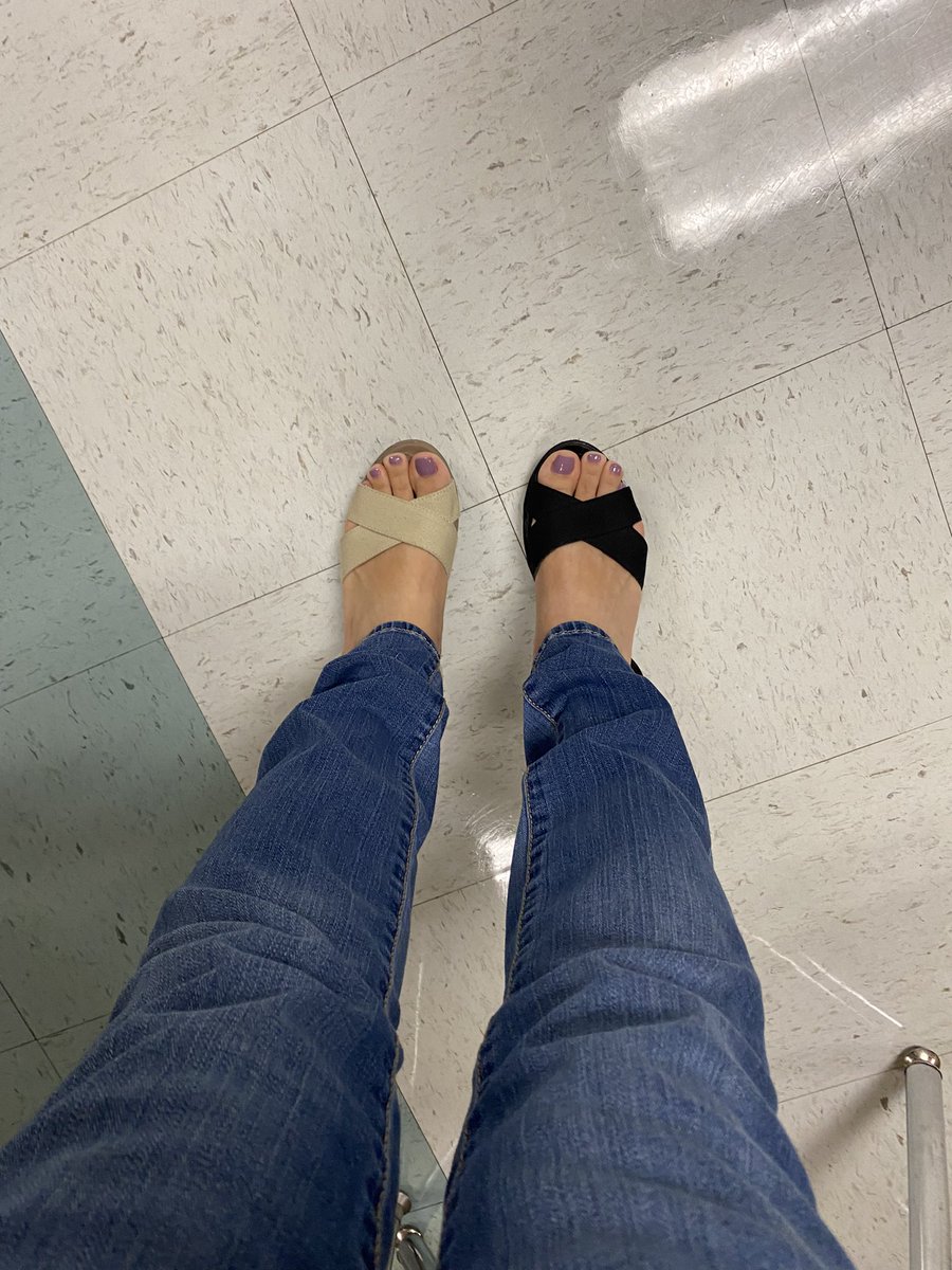 PerlaTo78675029's tweet photo. Mismatched Wednesday #skyhawkpride #caminolane #stinsonhowdyweek. https://t.co/LTIU6ab1qR
