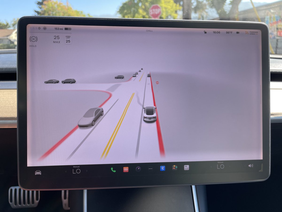 Full screen driving visualization is awesome. #Tesla #FSDbeta