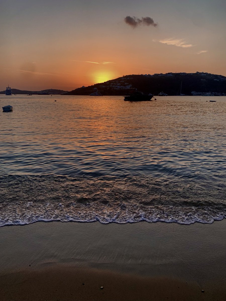 Jeremi13's tweet photo. Mykonos was a moment 🧿 https://t.co/vWlOleHQAX