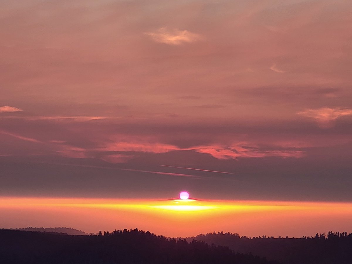 ModalModule's tweet photo. Gonna have to start my #m8tracker #weeklybeat today, streaming, then perhaps finish away from my streaming setup later, so feel free to tune in while you can in a bit. (pic is the most insane shot taken on my recent trip to Oregon, for the algo) https://t.co/a37s9H54vP