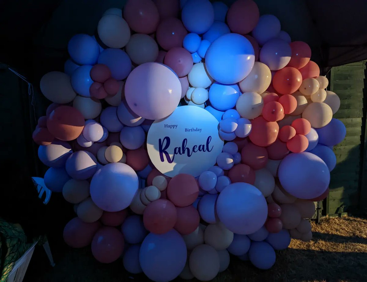Yaya_Msle's tweet photo. The Balloon Editor thread:
Balloons on my page... literally. (It's my birthday) 
Find me on Instagram for your balloon styling! https://t.co/PKW9L9PrQR https://t.co/7DbSHe4x2d