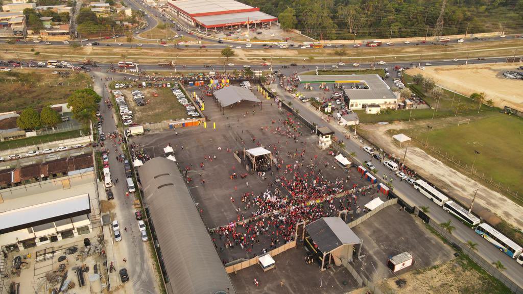 rafaelgloves's tweet photo. Lula em Manaus.

Deve ser constrangedor ter que escrever que este cara tem 1283738294846% dos votos. https://t.co/2YFTjlRVkw