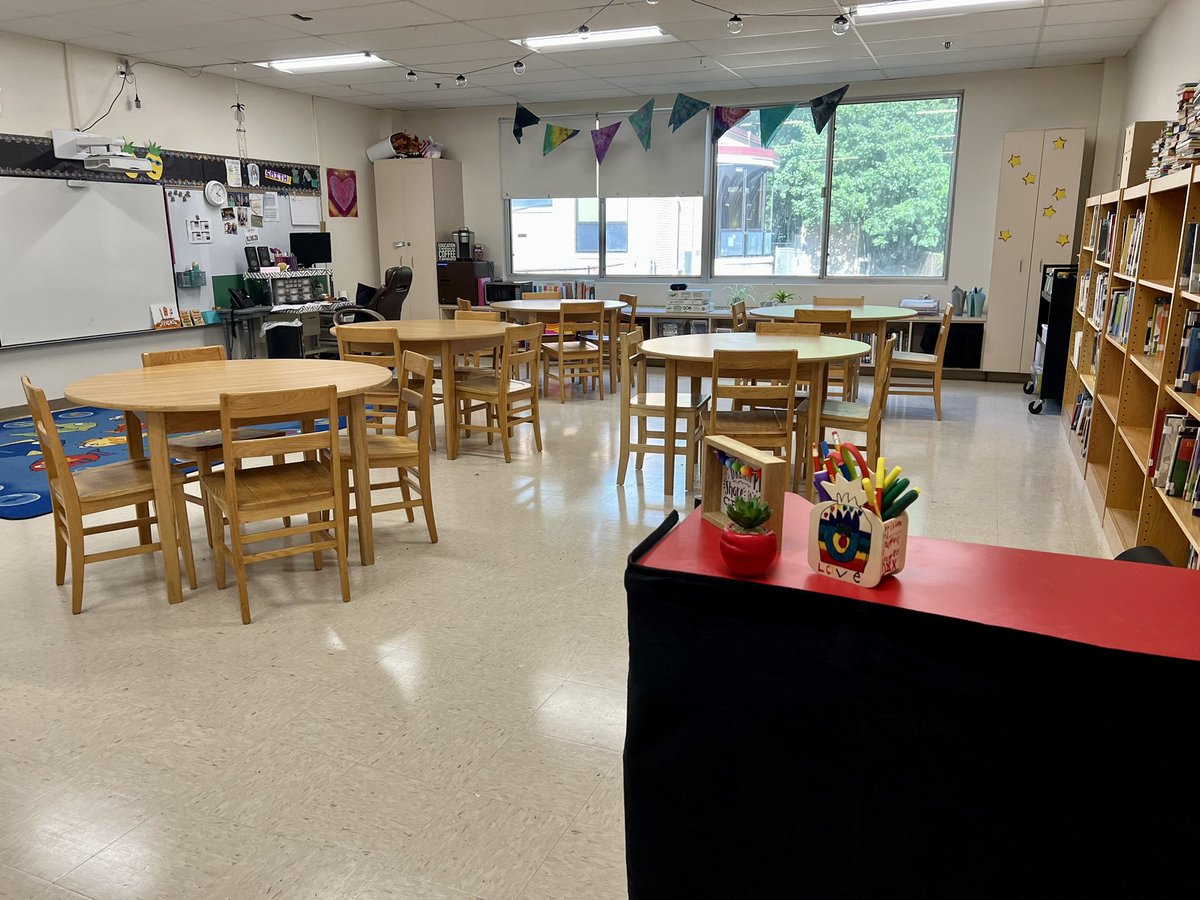 Irving_School's tweet photo. Our new STEM room is really shaping up! Can’t wait for our students to explore and create in there this year! #weareirving #makerspaceinthemaking https://t.co/bgM3MWD0f0