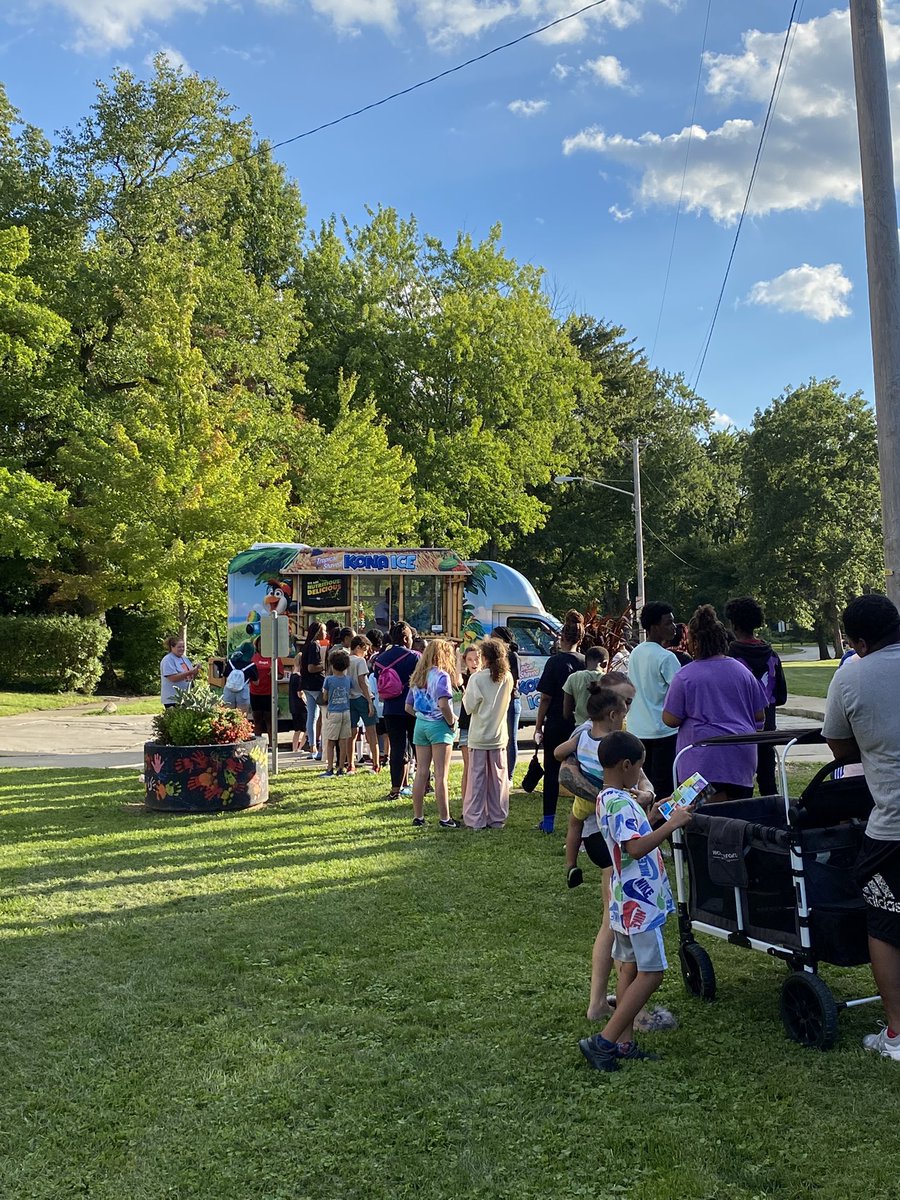 CHUHRoxMid's tweet photo. Games, Kona Ice, airbrush tattoos and just some good carnival FUN! #roxmid #curriculumcarnival https://t.co/ofXCc8D6bM