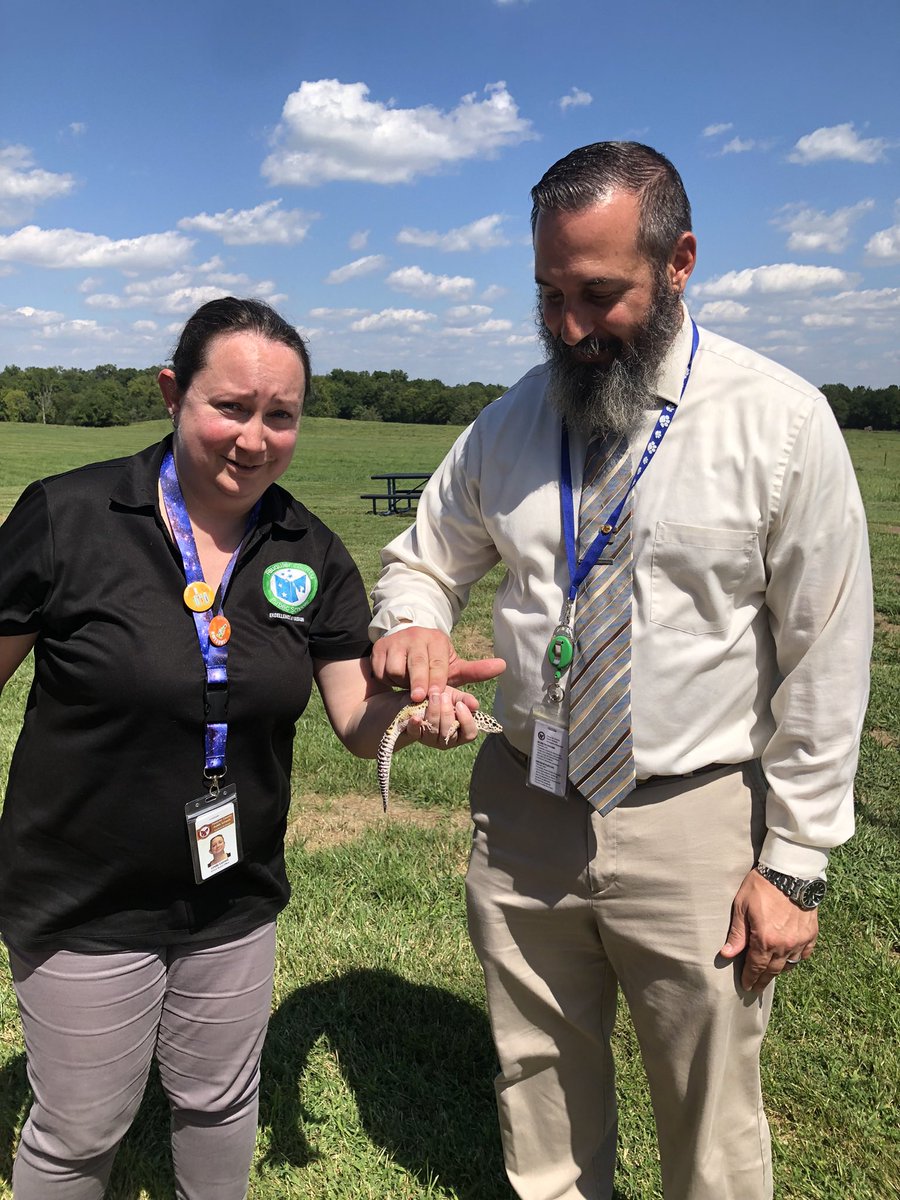 HayesEllen2021's tweet photo. Our first graders @hmpearsonelem today learned about all kinds of reptiles when @correllscience and #jillthesciencesnake stopped by for a visit. The students and even @MarchinettiM even got to pet one. Come back soon! @FCPS1Science https://t.co/TKqsKczMEe