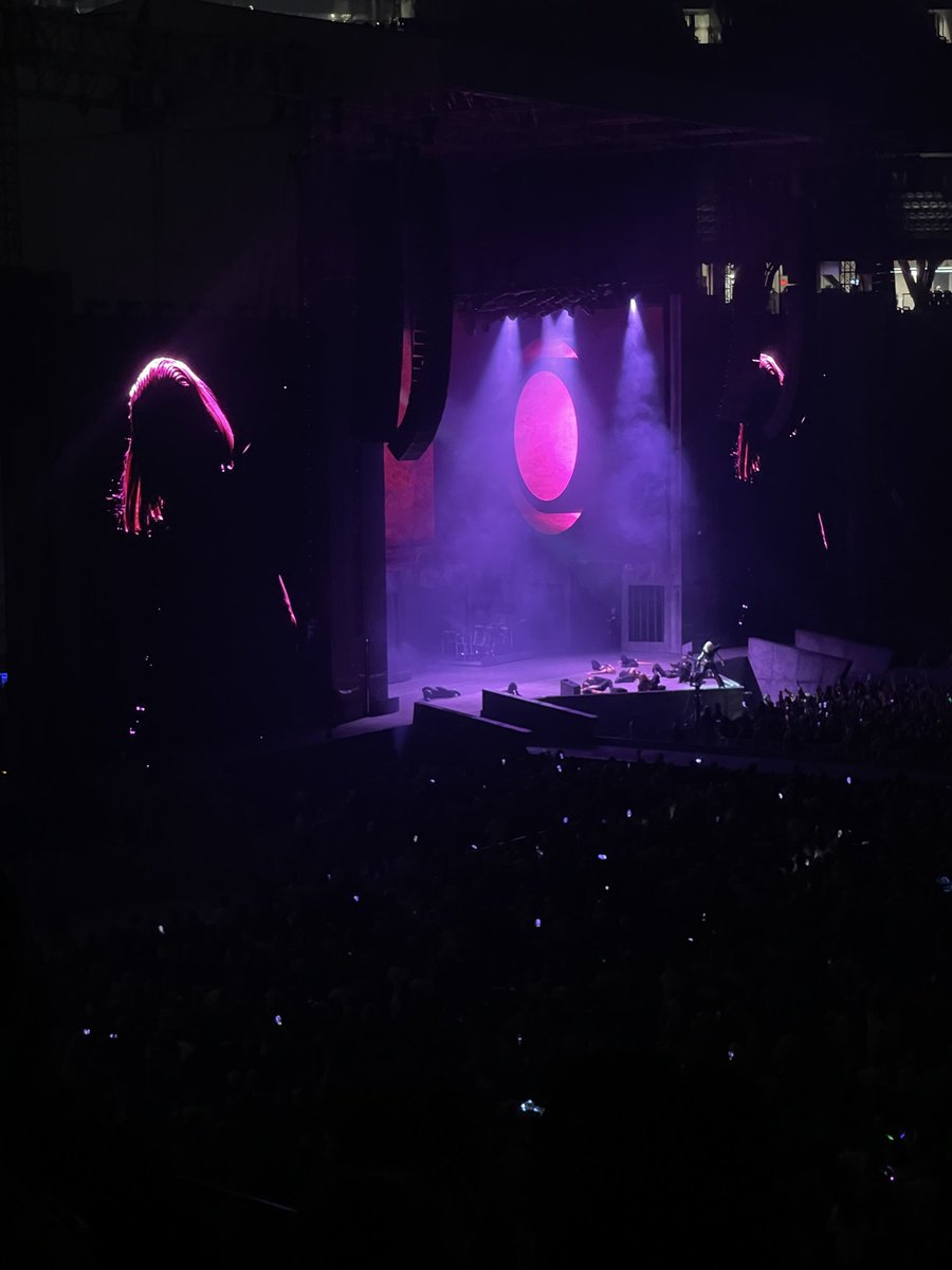 MrJohnnyRayy's tweet photo. Take me back. #chromaticaballdallas @ladygaga https://t.co/HMdric0LeT