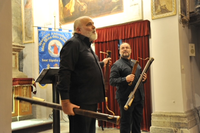 ministriles's tweet photo. Final del concierto ofrecido por @ministriles con Javier Artigas al órgano y Josep Borràs y Fernando Sánchez a los bajones y bajoncillos y las autoridades que nos acompañaron y hicieron posible esta aventura.
#ministriles #musicantigua #earlymusic #marsias https://t.co/Teq1siYu6a