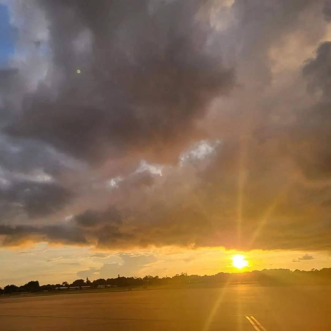 april_aka_AP's tweet photo. Sunset. 8.27.2022 #itsthelittlethings #Sarasota โ๏ธ๐
#skyscape ๐โ
#cloudscape ๐ฅ๐ซ #latergrams ๐ธ #I https://t.co/UdyIsMgFEw