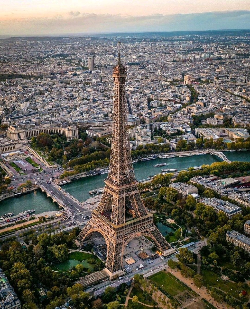 _magical_nature's tweet photo. Paris https://t.co/TnVvB5eutl