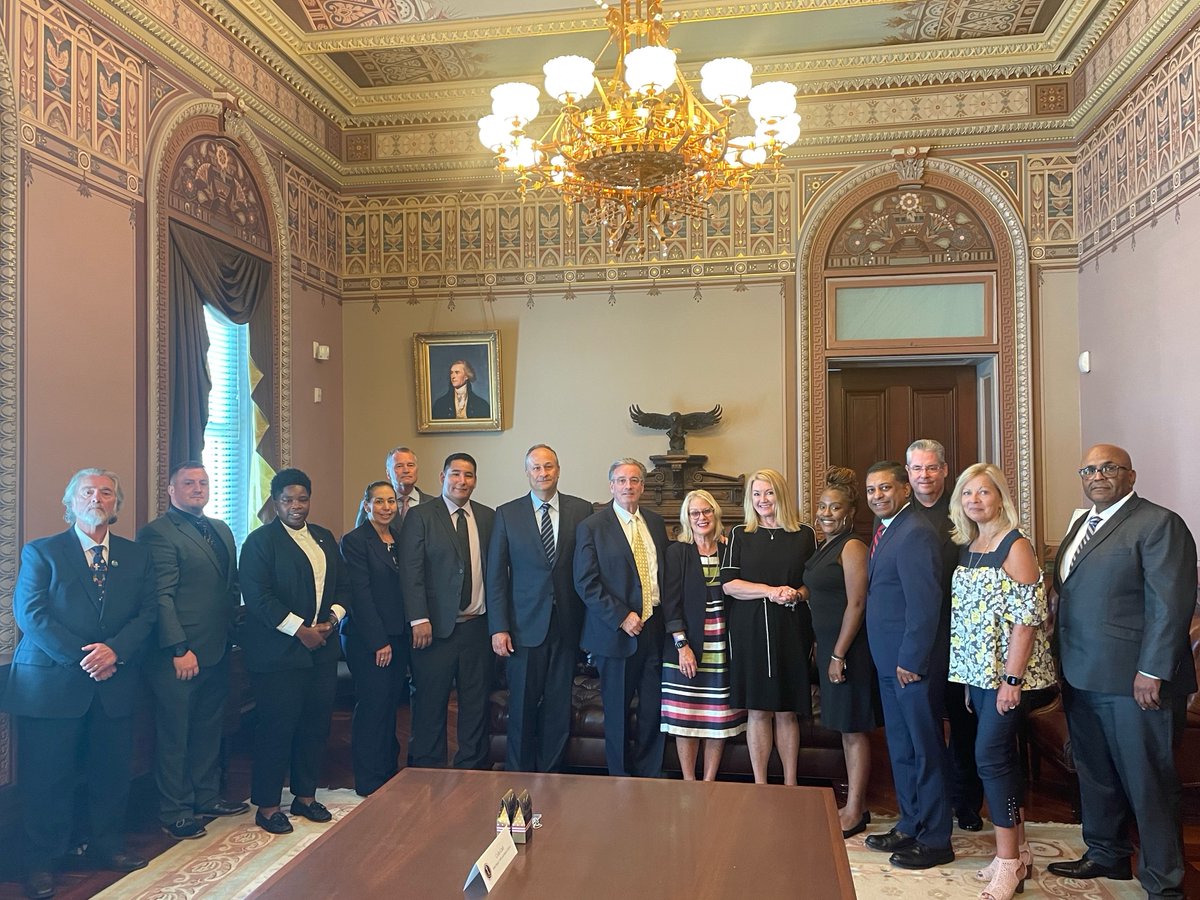 @SongforCharlie  is honored to represent victims of #FentanylPoisoning in a conversation with @SecondGentleman Doug Emhoff and @ONDCP  Director @DrGupta46. #onepillcankill #internationaloverdoseawarenesday

Full readout of the @WhiteHouse meeting: bit.ly/3Kyzfyy