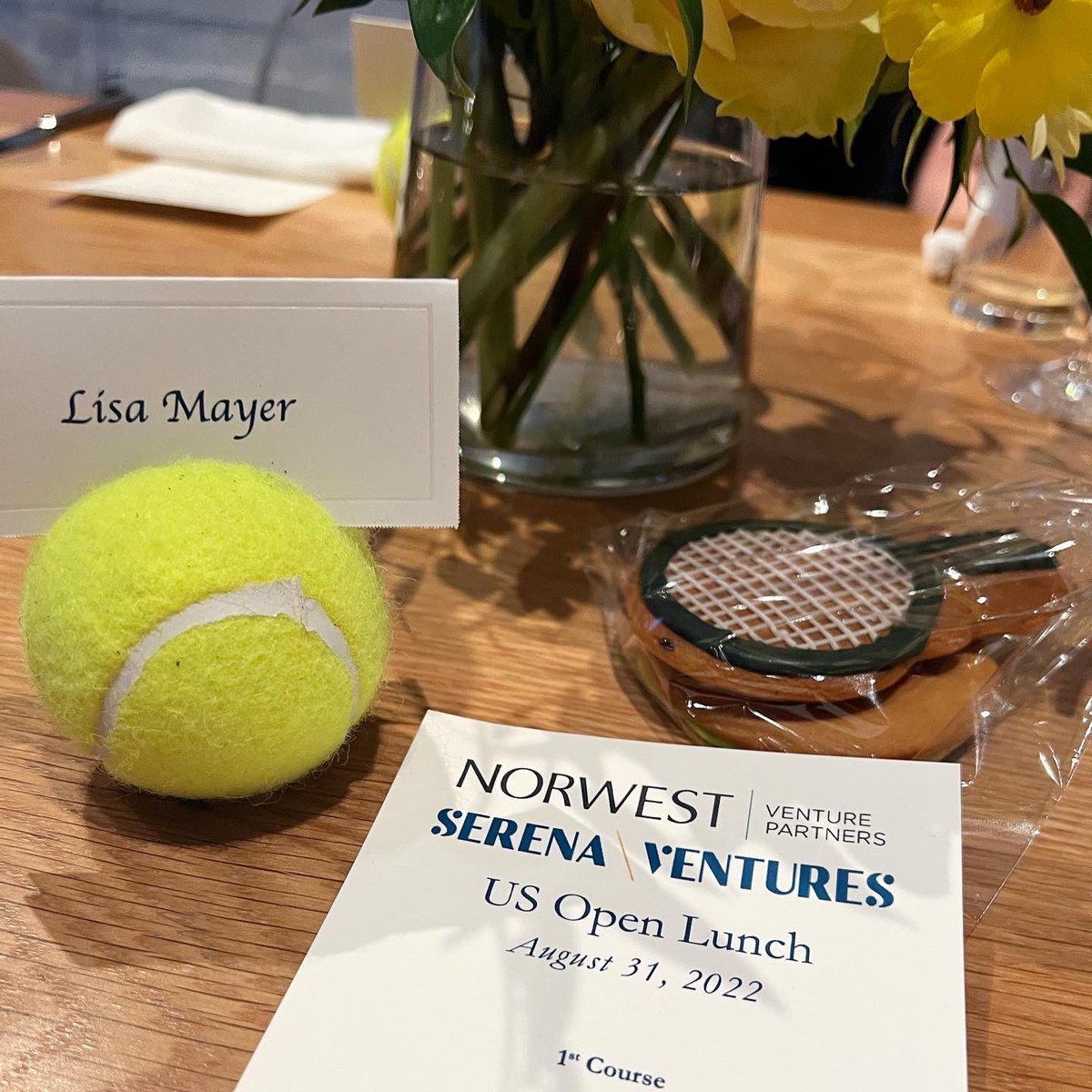 Lisa Mayer tweet media