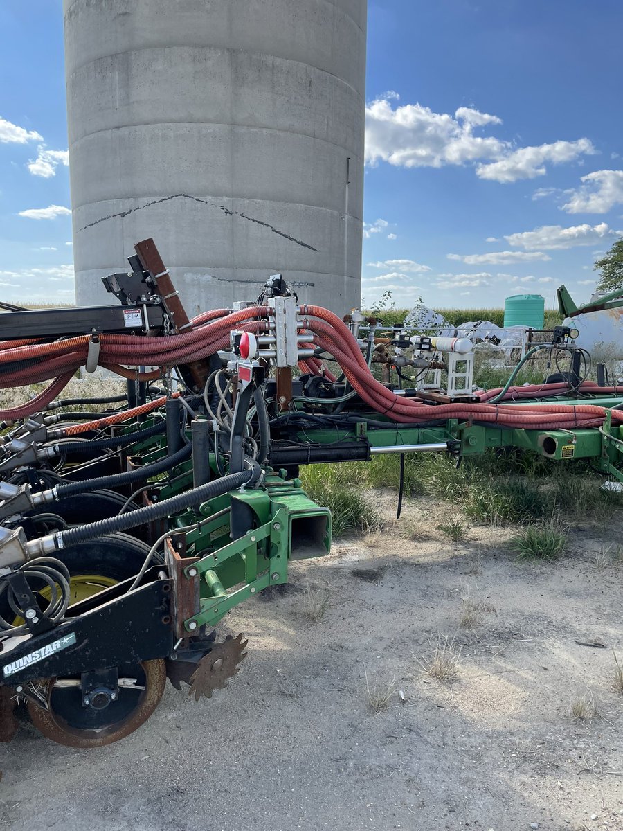 Throwing it out to see if anyone would possibly be interested in this fertilizer applicator I put together. 16 row Gen 2 Montag steerable cart. Scales and Jassy blockage system. Quinstar row units on John Deere 7200 planter frame. Pneumatic DF.