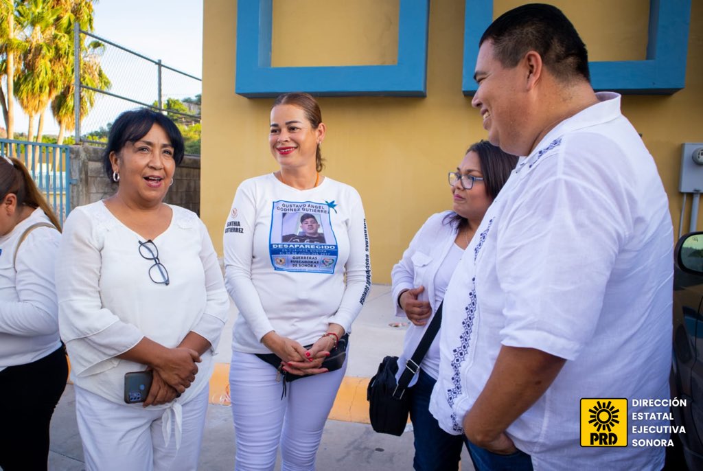 PRDSonora_'s tweet photo. Presentes como ciudadanos, con solidaridad y respeto, la Dirección Estatal Ejecutiva del PRD Sonora acompañó a las ‘Guerreras Buscadoras’ en su manifestación pacífica por la búsqueda de sus familiares en Guaymas, Sonora.
Cuentan con todo nuestro respaldo.
#PRDSonora https://t.co/n4nGTbctnp